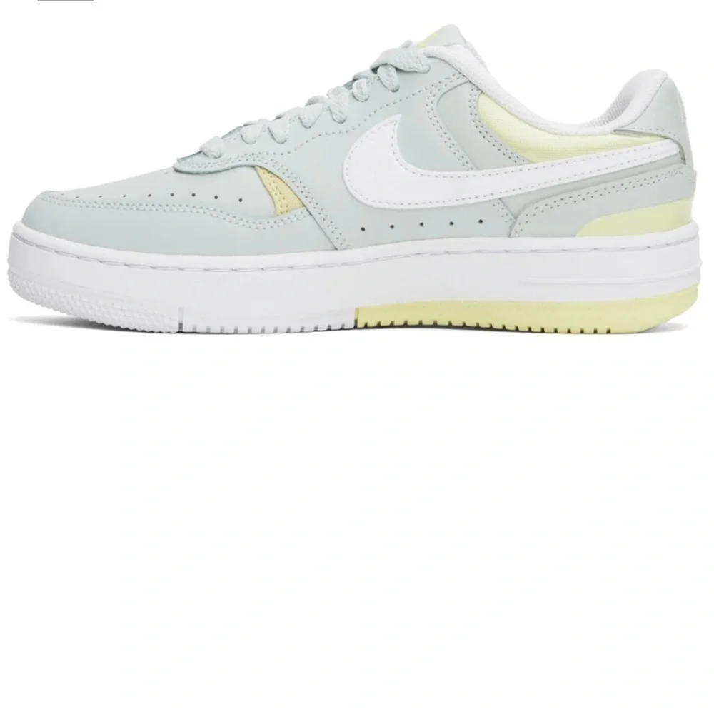 Nike Gamma Force Sneakers in Light silver/White/Life lime Size 6.5